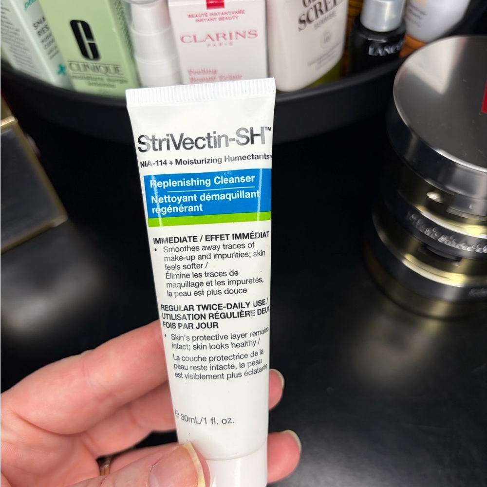 StriVectin-SH Replenishing Cleanser - White and Blue